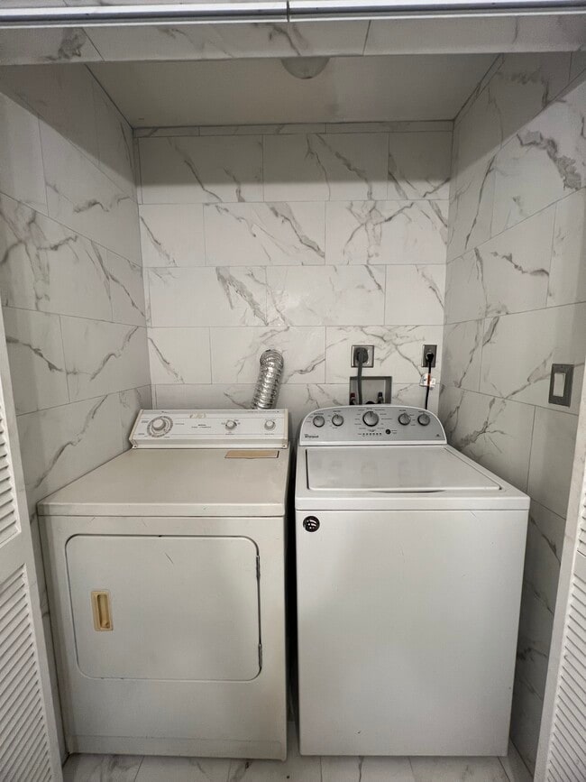 Building Photo - 10441 Mahogany Key Cir