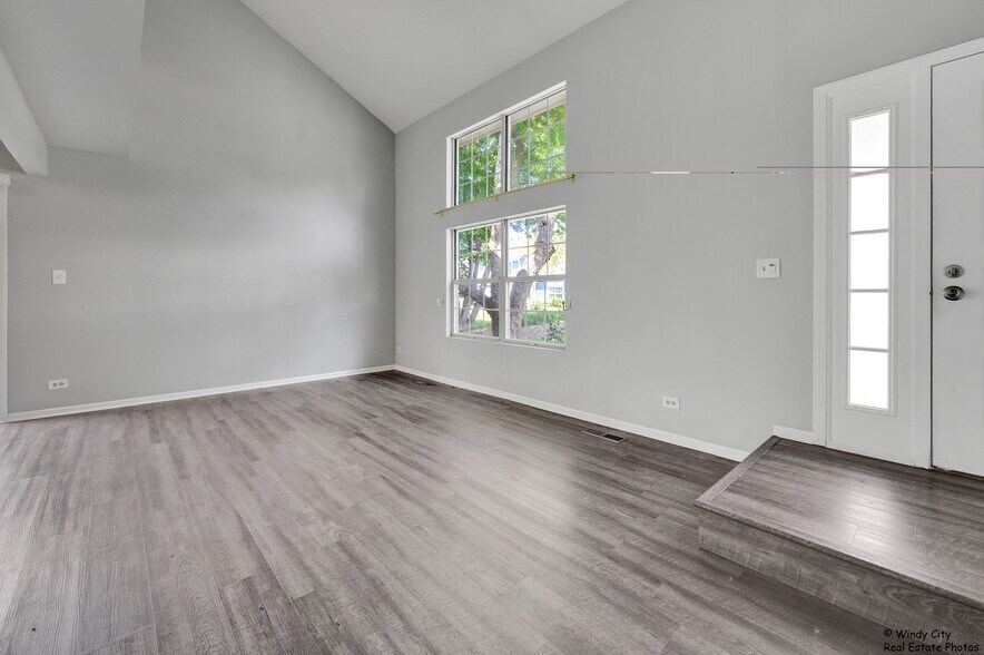 Building Photo - 240 Acorn Dr