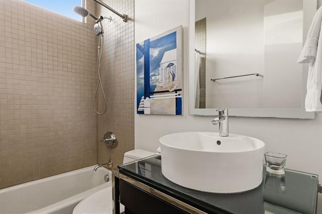 Building Photo - 4025 Hawthorne Ave