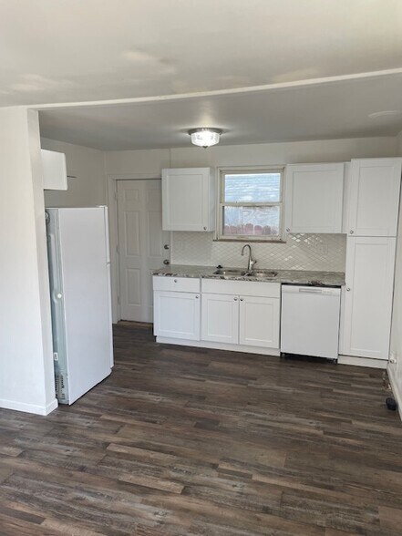 Primary Photo - 638 E Jenkins Ave