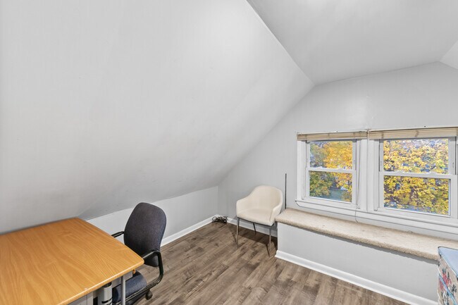 Building Photo - 23 2nd St