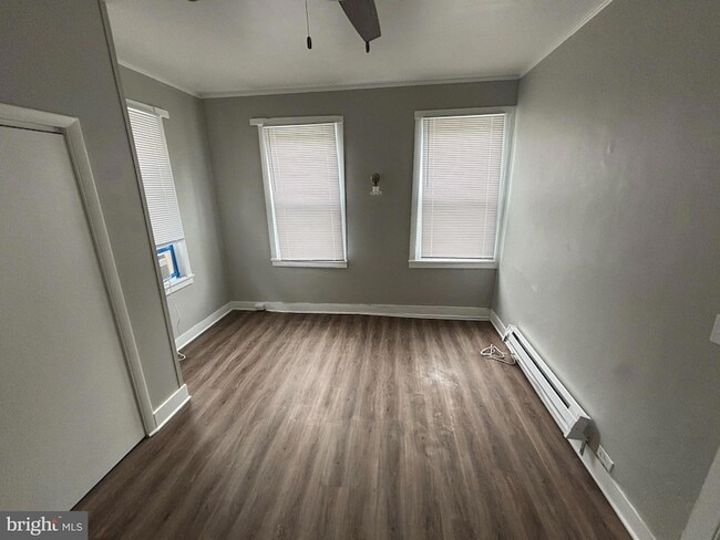 Building Photo - 703 Travers St