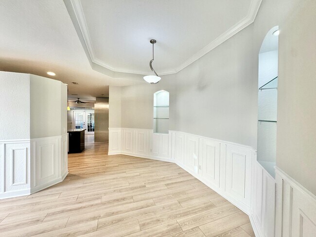 Building Photo - 702 Via Toscana Via