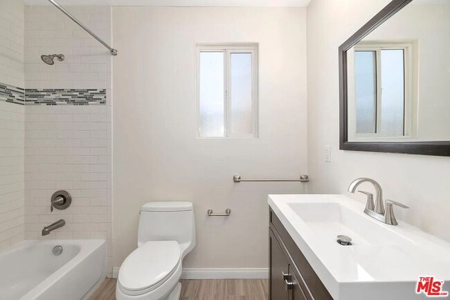 Building Photo - 5249 Satsuma Ave