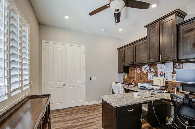 Building Photo - 3016 N Glenview