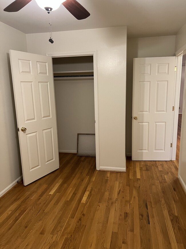 Building Photo - 410 21st St E