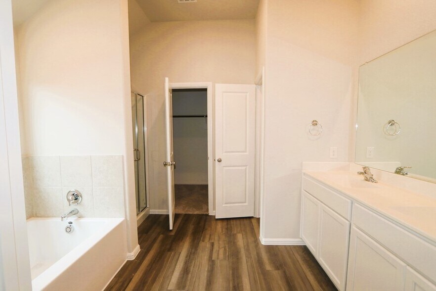 Building Photo - 13120 Yellowstone Way