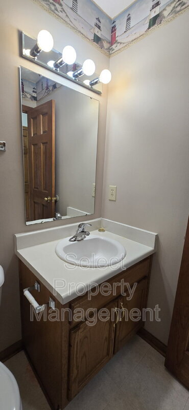 Building Photo - 3120 Pinoak Ct