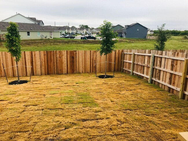 Building Photo - 750 Haas Wy