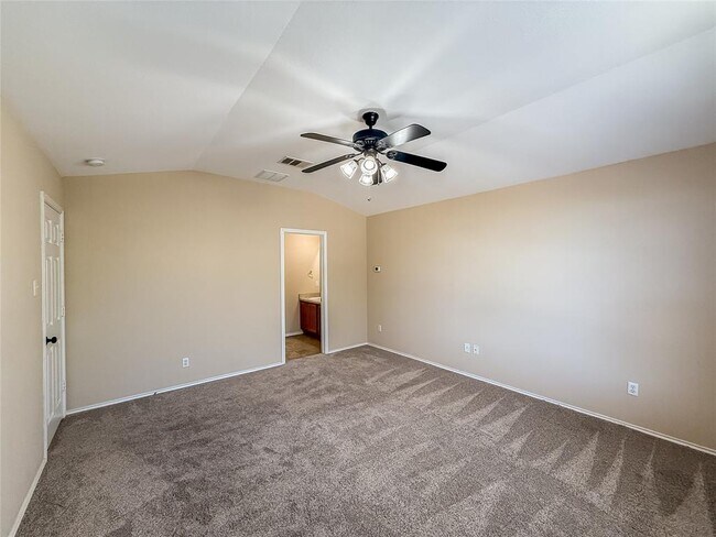 Building Photo - 909 Remington Dr