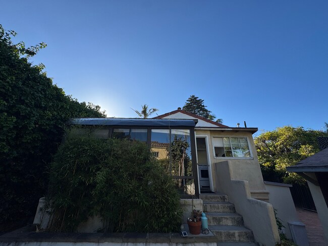 Building Photo - Charming Westside ADU with Private Backyard