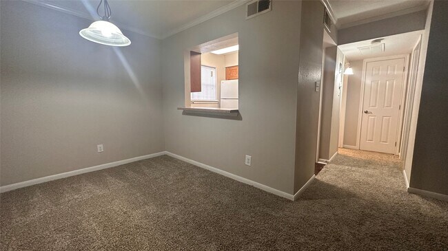 Building Photo - 2825 Bellefontaine