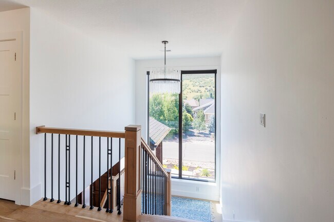 Building Photo - 337 E 1690 N