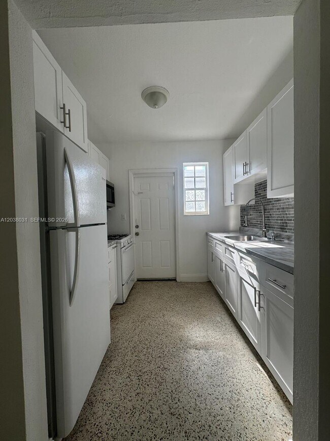 Building Photo - 735 83rd St