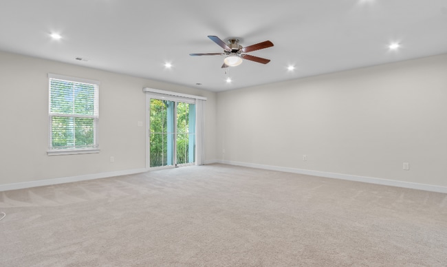 Building Photo - WOW! Amazing 3 story condo for rent