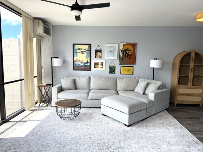 Building Photo - Honolulu Tower - Fully Furnished Penthouse Unit - One Bedroom