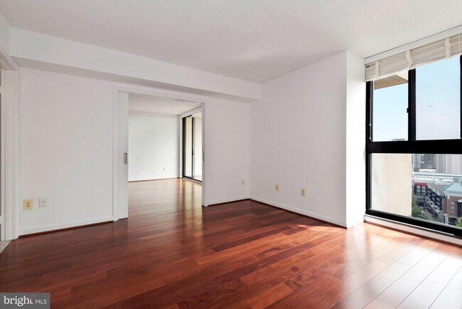 Building Photo - 1101 S Arlington Ridge Rd