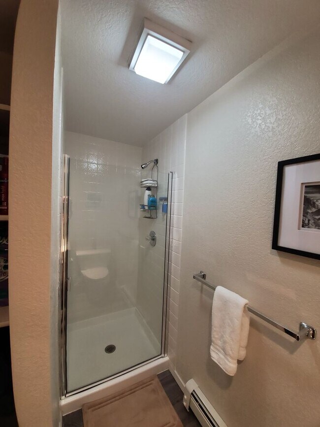 Building Photo - Rare summer seasonal rental!