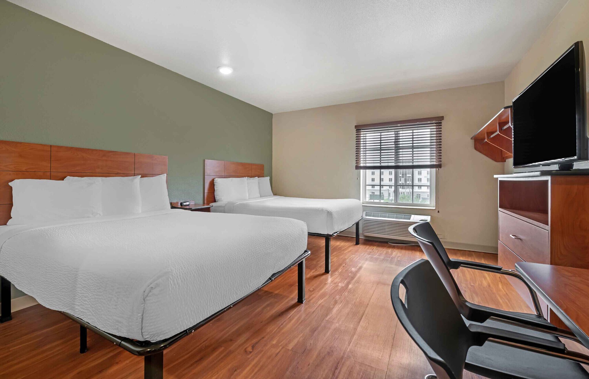 Building Photo - Furnished Studio-Lake Worth