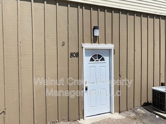 Building Photo - 808 E Erie Ave