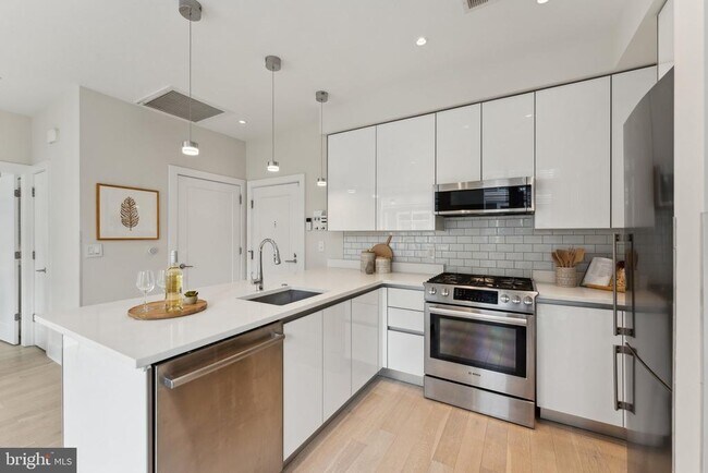 Building Photo - 1745 N St NW