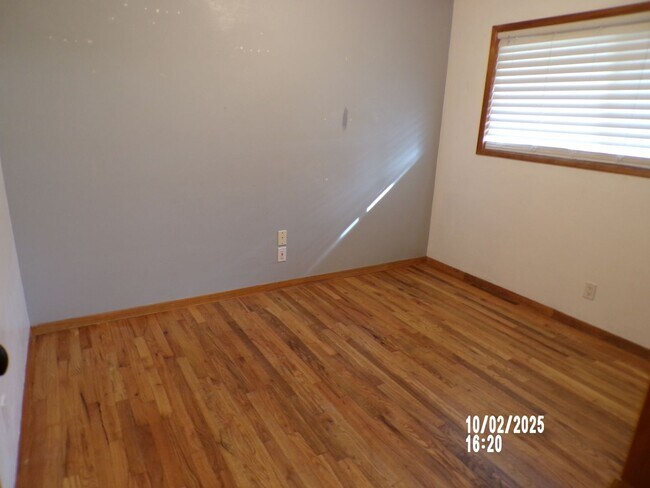 Building Photo - Charming home