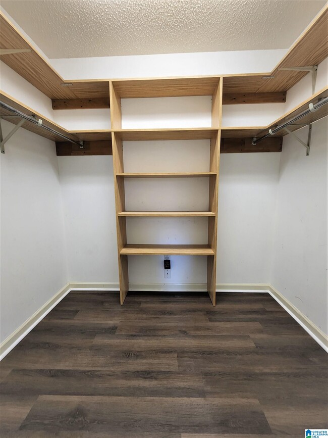 Building Photo - 3013 Bowron Rd