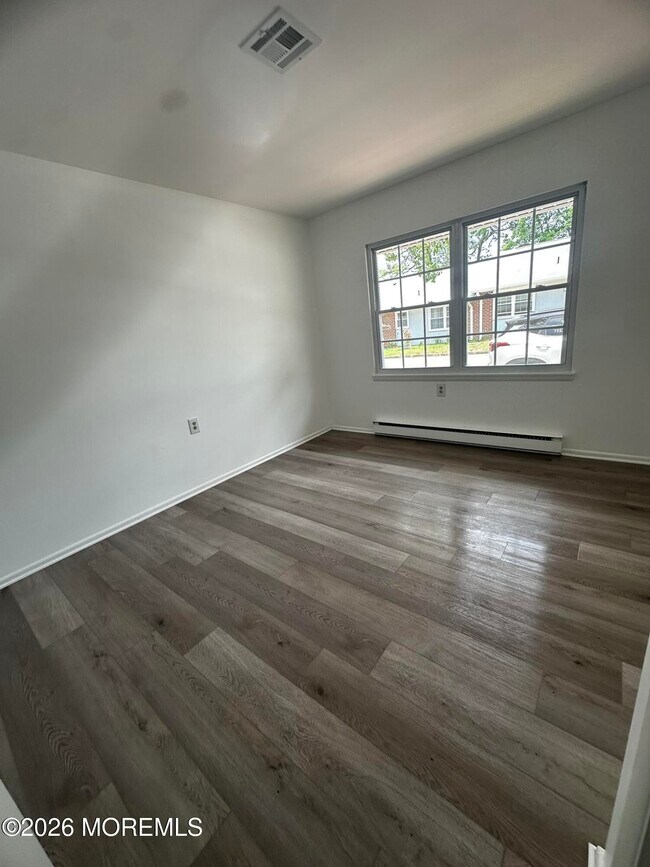 Building Photo - 1042C Aberdeen Dr