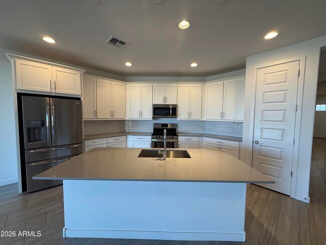 Building Photo - 1538 W Carmen St