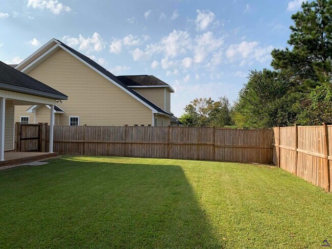 Building Photo - 110 Amber Dr