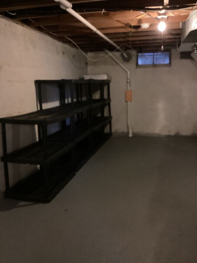 Building Photo - Roomy Updated Home in Established Neighbor...