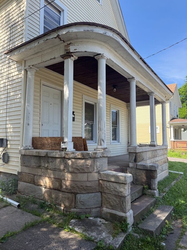 Building Photo - 153 Atkinson St