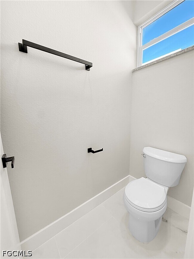 Building Photo - 303 NW 26th Ave