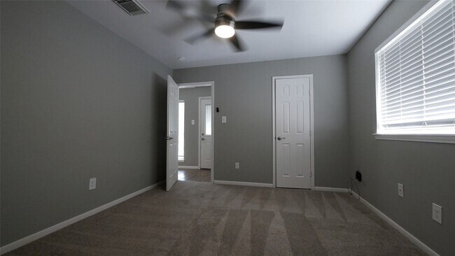 Building Photo - 22014 Grand Forks Dr