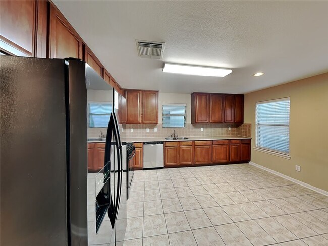 Building Photo - 18302 Fair Grange Ln