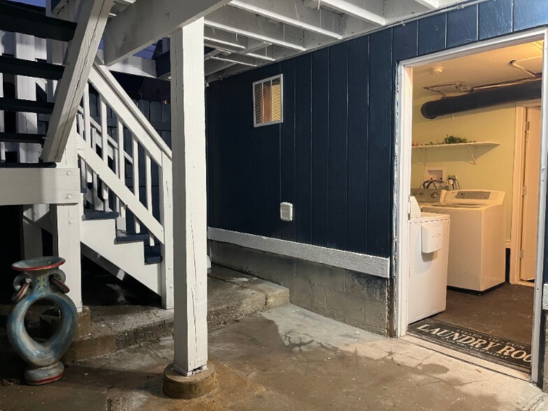 Building Photo - 1639 W 38th Pl