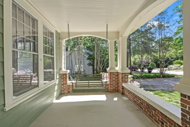 Building Photo - Historic Home in Wake Forest!