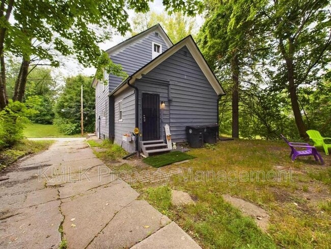 Building Photo - 187 W Long St