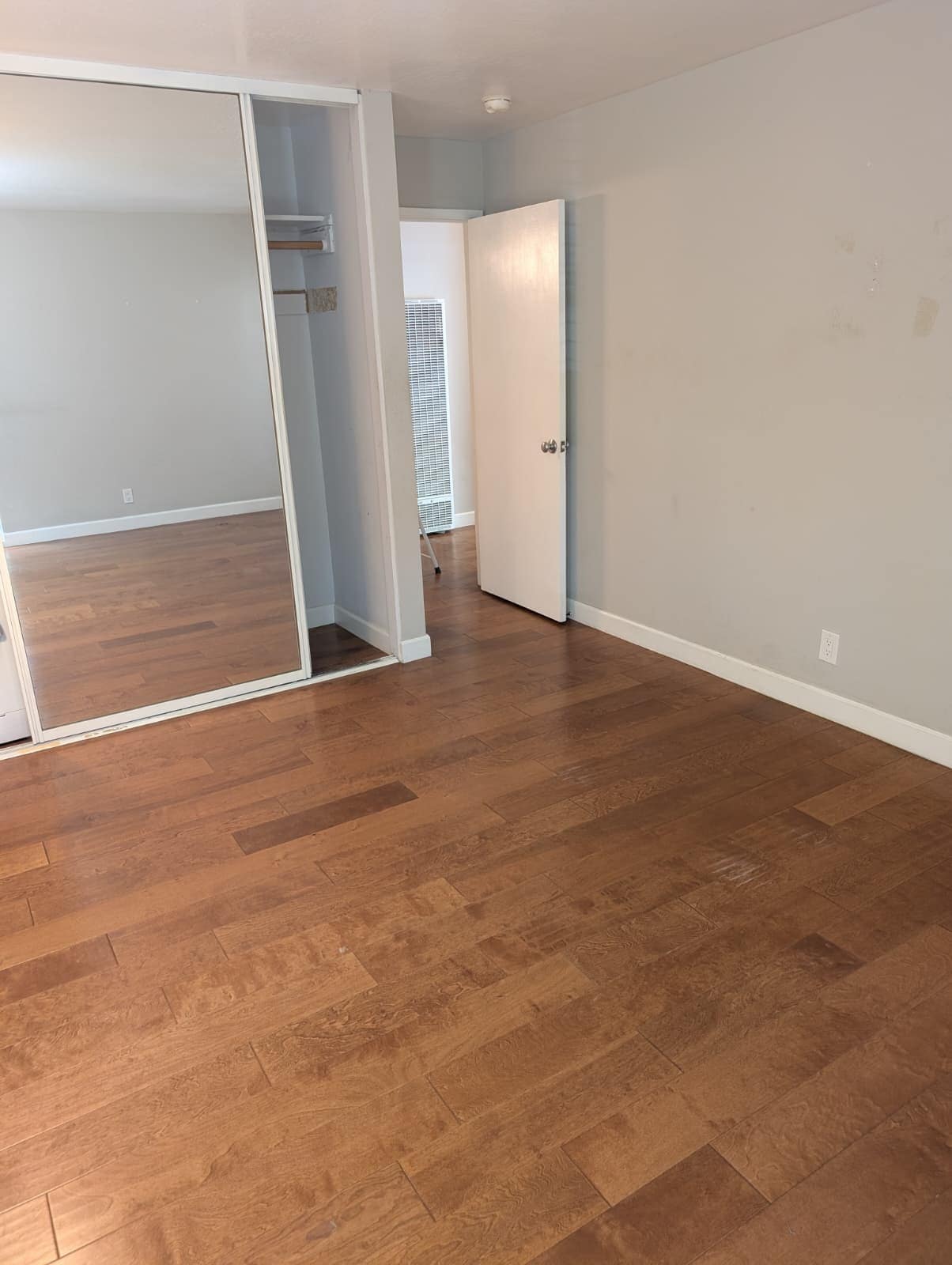 Building Photo - 280 Easy St