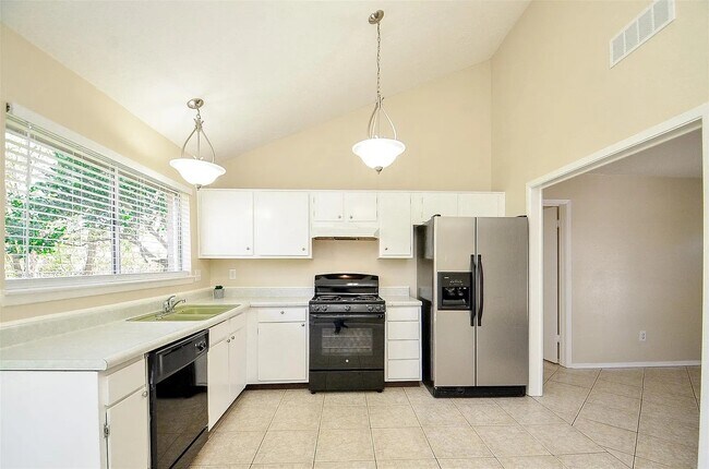 Building Photo - 10119 Leawood Blvd