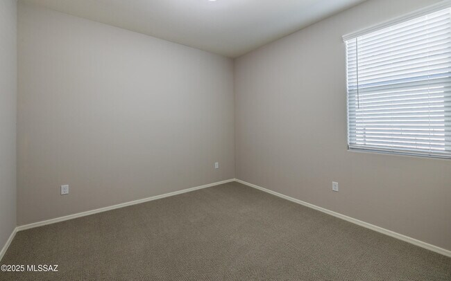 Building Photo - 10324 S Barlow Way