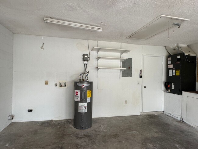 Building Photo - Meadow Woods Pool Home