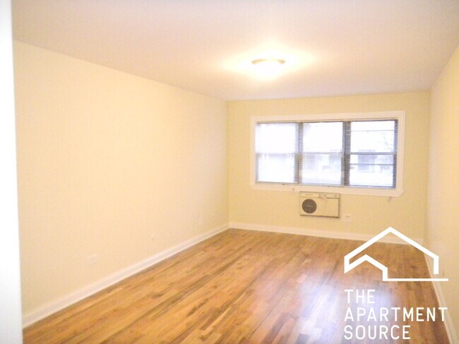 Building Photo - 696 Elm Pl