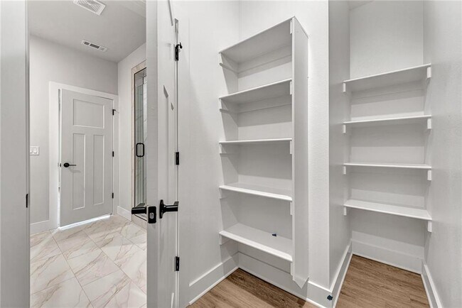 Building Photo - 1850 Momi St