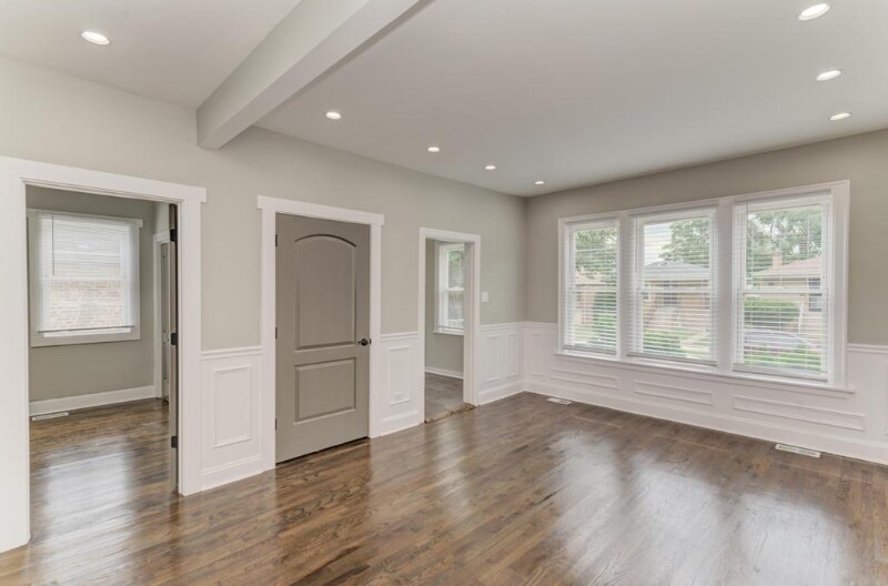 Building Photo - 9319 S Clyde Ave