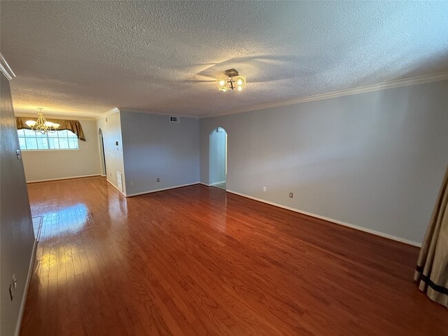 Building Photo - 7900 Westheimer Rd