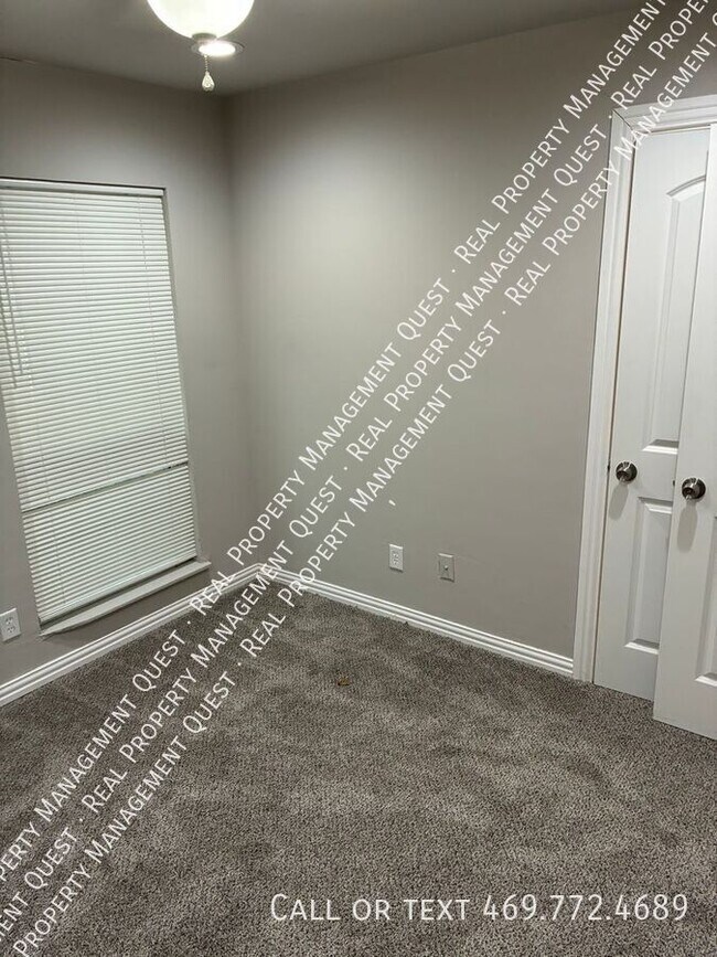 Building Photo - 802 Netherland Dr