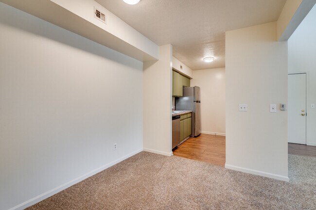 Building Photo - 1116 Blue Ridge Dr