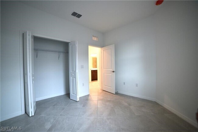 Building Photo - 2665 Vine Ave