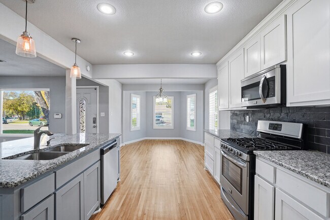 Building Photo - 2933 S Hills Ave